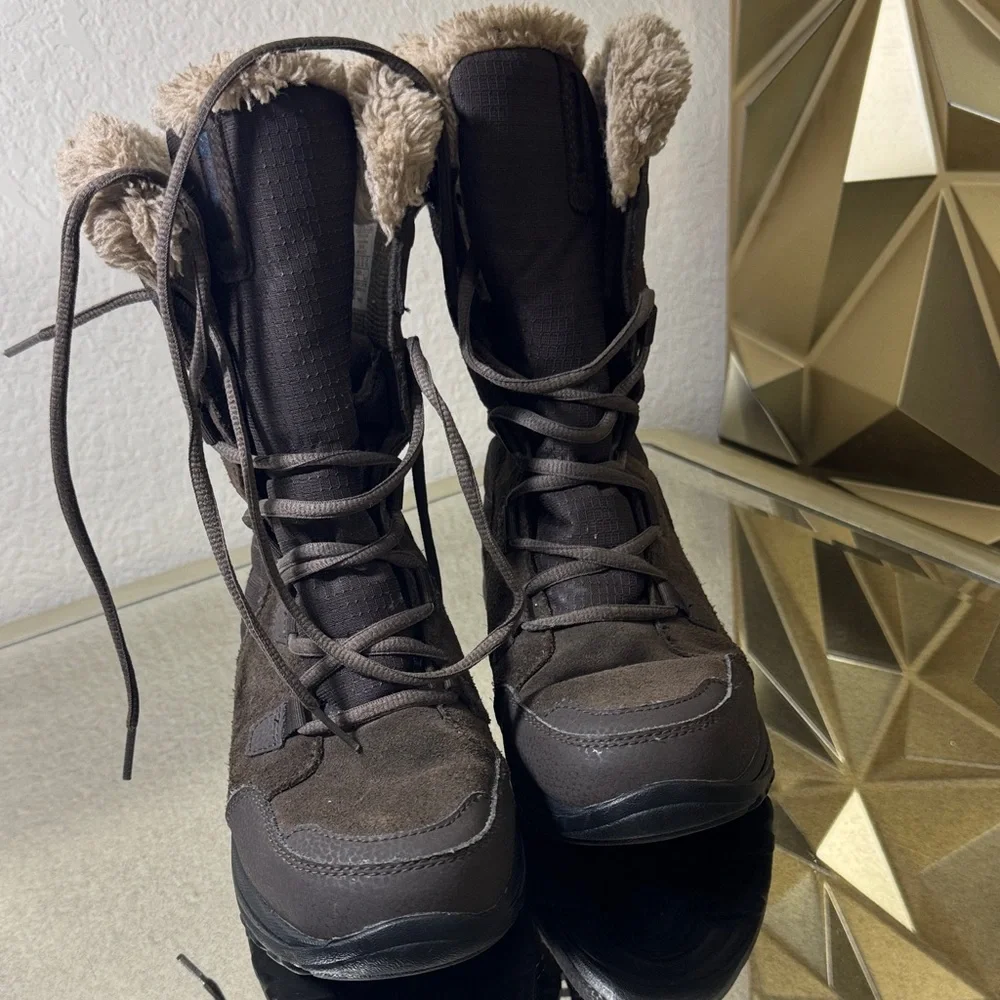 Columbia Dark Brown Winter Boots with Fur Trim‎